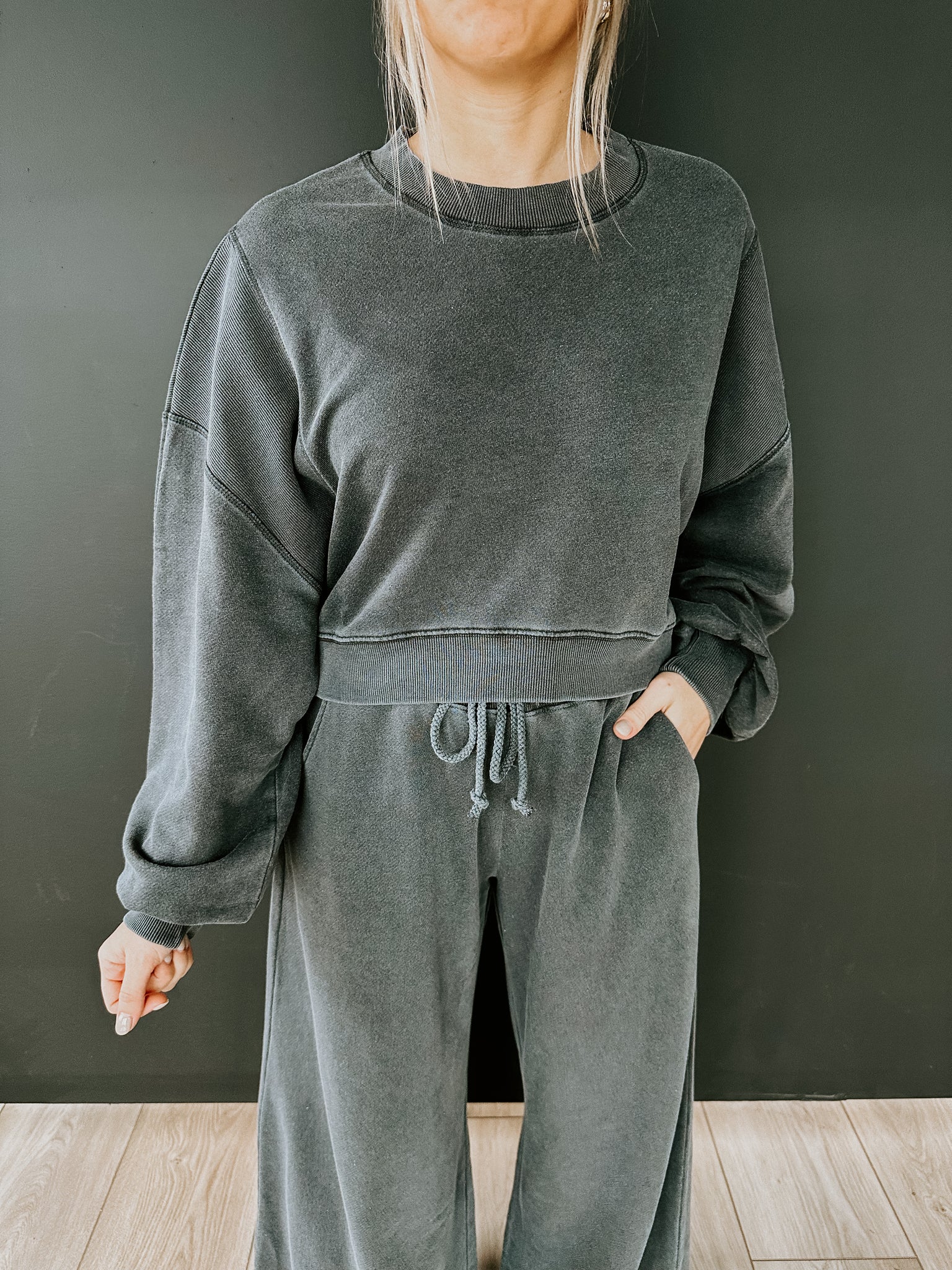 Remi Cropped Crew- Charcoal